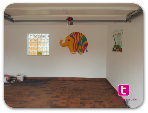 Wandbild Zebrafant und Schmetterling in einer Garage in Alfeld Leine